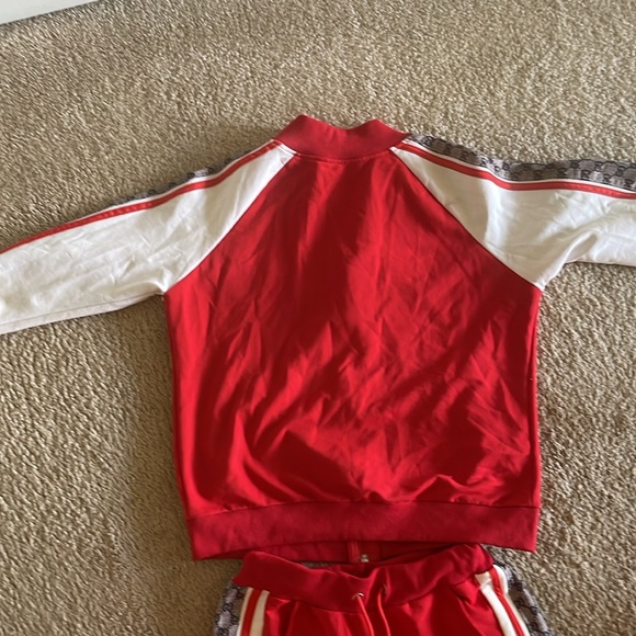 Red stylish track suit - Picture 7 of 9
